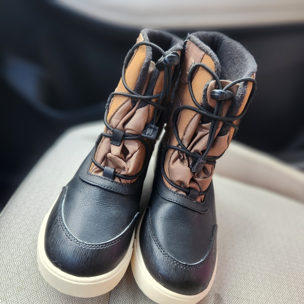 Kids Boots Size 3 - Picture 2 of 9